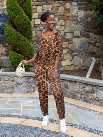 2pcs Digital Print V-Neck Casual Loose Long Sleeve And Pants Set