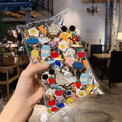 20 pines, insignias, accesorios de ropa, mochilas, sombreros, accesorios de pareja, regalos de Navidad, regalos de Año Nuevo, regalos de fiesta, regalos ideales para amigos, de estilo creativo y de dibujos animados