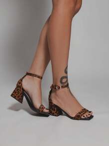 Sandália Salto Feminino Onça Animal Print - 7cm Confortável sapatos feminina elegante - Preto - Visão 3