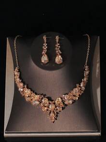 1 set d'accessoires de mariée dorés comprenant une couronne, un collier, des boucles d'oreilles, 1 set de 4 pièces de bijoux de mariage, convient pour la mariée, le mariage, la robe de mariée, les fêtes et les événements