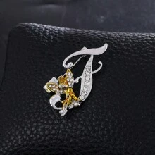 1pc/Set 26 Pcs Angel Shape English Alphabet Pins Cute Brooch For Clothes, Bags, Hats, Accessories Dress Accessories Pin For Clothes Bag Charm School Office Accessories Shirts Jacket Jewelry Christmas Halloween Clothes Pin Funny Teacher Gifts