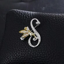 1pc/Set 26 Pcs Angel Shape English Alphabet Pins Cute Brooch For Clothes, Bags, Hats, Accessories Dress Accessories Pin For Clothes Bag Charm School Office Accessories Shirts Jacket Jewelry Christmas Halloween Clothes Pin Funny Teacher Gifts