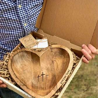 1pc Heart-Shaped Prayer Bowl With Carved Cross And "Prayer Bowl" Text, Wooden Crafted Heart Bowl Decor, Home Decoration For Living Room, Prayer Room, Dining Table, & Thanksgiving Day Prayer Item Best Gifts Birthday Plates Kitchen Accessories Kitchen Decor Tray Trays Fruit Tray Tray Decor Graduation