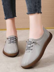 Damen Bequeme Flache Schuhe, Rutschfeste Klassische Mode Mama Schuhe aus Komfortablem PU Leder mit Slip-On Runder Zehenform