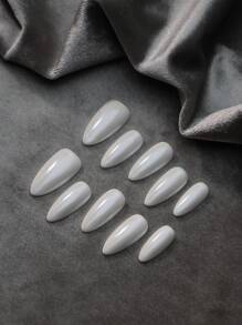 用 10 件简单的手工制作中号杏仁形金属白色欧式假指甲套装增添一丝浪漫气息，极简主义纯色百搭波西米亚风优雅全覆盖丙烯酸按压白色指甲，适合女士和女孩经典婚礼指甲，配有 1 个迷你指甲锉和 1 张粘性标签 - 白色 - 查看 2