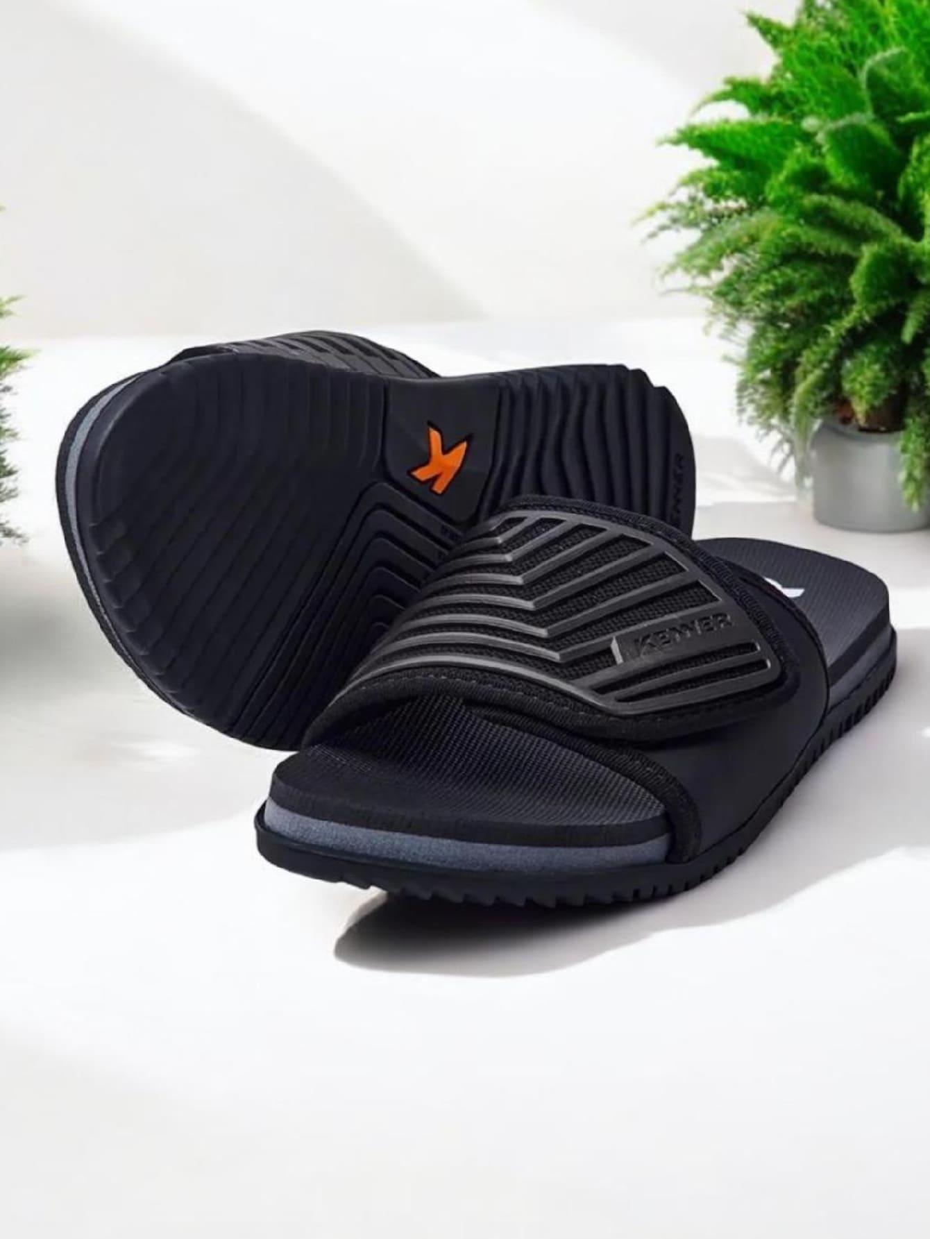 Kenner Slide Kanoo Sandal - 黑/銀 - 查看 1