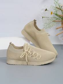 4-Season Non-Slip Thick Sole Hollow Mesh Solid Color Casual Sport Shoes For Women Plus Size Lace-Up Platform Fashion Sneakers