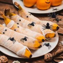 50 y 100 piezas Mini bichos realistas de broma, cucarachas falsas de plástico, araña de plástico negro pequeña, imitaciones realistas de bichos, artículo de novedad, artículo de broma de Halloween, decoraciones de Halloween, obsequios para fiesta - Multicolor - Ver 2