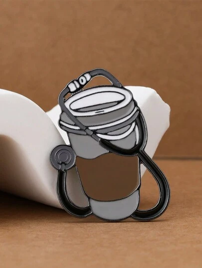 1枚可爱听诊器咖啡珐琅胸针，适合医生、护士、学生佩戴，趣味创意十足，可别在衣领、挂绳、外套、包包上，可作为礼物或收藏饰品，男女皆宜。