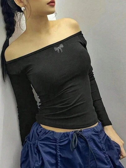 优雅黑色露肩长袖上衣，饰有亮片蝴蝶结，适合派对和情人节度假穿着