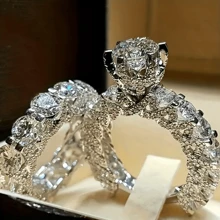 2 件/套优雅 CZ 订婚戒指，镶嵌明亮圆形方晶锆石，浪漫奢华象征性珠宝，适合婚礼派对