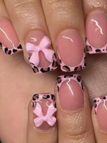 24 Stück kurze quadratische französische Aufklebe-Nägel mit 3D Schleifen Design, Fake Nagel Set, enthält 1 Stück Gelee Kleber und 1 Stück Nagelfeile, einfach zu tragende Acryl Fake Nägel Kunstset für Frauen und Mädchen für den täglichen Gebrauch, Festivals, Partys, Nagelbedarf