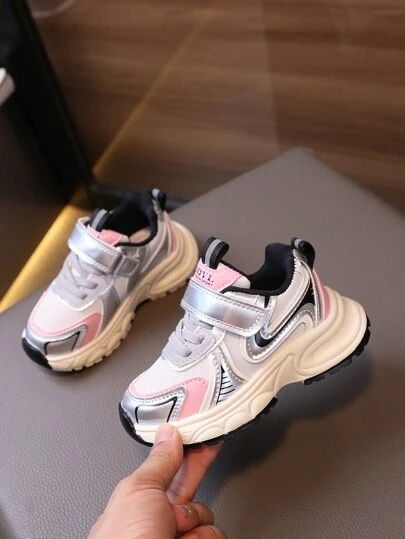 1 双婴儿运动鞋，带钩环设计，鞋底柔软，时尚耐用，适合春季、秋季和冬季的幼儿女孩鞋