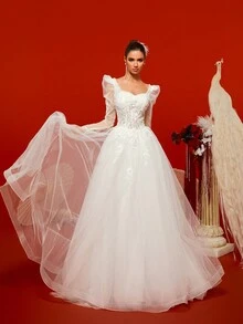 Vestido de novia blanco vintage de encaje de manga larga, espalda descubierta, corte evasé y tren con detalles de red barroca - Blanco - Ver 9