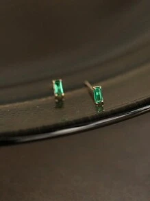 1 par de pendientes de botón de esmeralda mini chapados en oro de 14 K de plata de ley 925 para mujer, pendientes de esmeralda y circonita cúbica simple y cute para uso diario