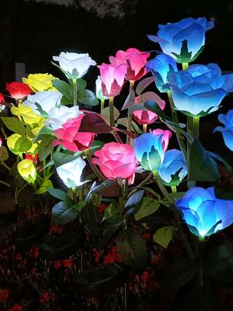 1 Pack Solar Garden Rose Lights, Realistische LED rozenbloem begraafplaats decoraties paalverlichting voor tuin, binnenplaats, erf en graf decoratief, waterdicht (rood/roze/blauw met 3 verlichte bloemhoofdjes) voor Valentijnsdecoratie