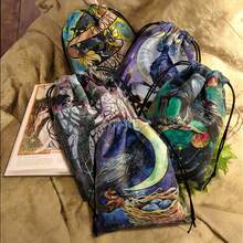 Tirmanaz Sac de rangement de cartes de tarot avec imprimé corbeau, sac de rangement pour cartes oracles de tarot, dés runiques, sac à bijoux cristaux, sac multi-usages pour sorcière et divination, boîte à bijoux, organisateur à bijoux pour femmes et filles, support à bijoux, idéal pour les boucles d'oreilles, colliers, bagues et accessoires de mariage ; également adapté à la décoration d'intérieur et comme cadeau pour les demoiselles d'honneur - Voir 5