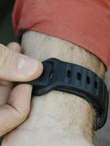 1 miếng silicon mềm mại, thoải mái và thoáng khí dành cho cả nam và nữ, tương thích với dây đeo đồng hồ Apple 40mm 38mm 41mm 42mm 44mm 45mm 46mm 49mm, tương thích với phụ kiện đồng hồ Apple Series Ultra/SE/10/9/8/7/6/5/4/3/2/1 - màu đen - Xem 3