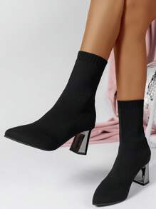 7.5厘米细针织尖头粗跟弹力中筒靴，女款，2025年秋冬新品