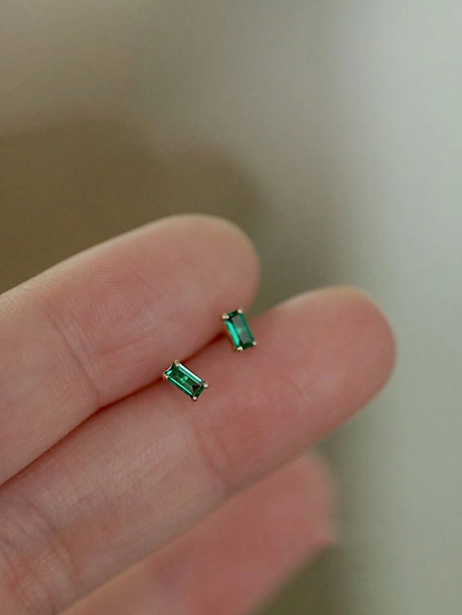 1 par de pendientes de botón de esmeralda mini chapados en oro de 14 K de plata de ley 925 para mujer, pendientes de esmeralda y circonita cúbica simple y cute para uso diario