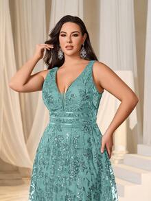 Faeriesty Curve Plus Women's Deep V-Neck Backless Sheer A-Line Evening Gown – Formal Banquet Dress, Wedding Photography, Red Carpet Event, Bridal Portrait, Gala Celebration Attire - Green - View 6