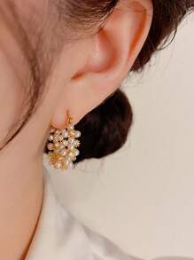 1 paire Boucles d'oreilles de créoles rondes en perle de luxe et élégantes, boucles d'oreilles de style coréen unique haut de gamme pour femmes - Multicolore - Voir 4