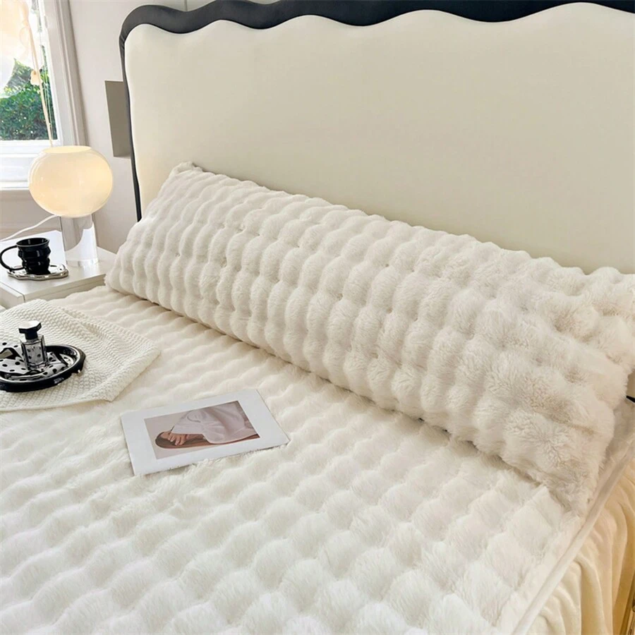 1pc Minimalist Solid Color Rabbit Fur Ruffle Pillowcase (Pillow Insert Not Included), Thick Milk Plush Pillow Cover, Snowflake Plush Double-Sided Plush, Cloud-Like Soft & Comfortable, Fashionable & Simple, Delicate & Warm, 5 Sizes Suitable For Sofa, Bedroom, Hotel, King, Queen, Twin Beds, Skin-Friendly, Breathable, All Season, Machine Washable