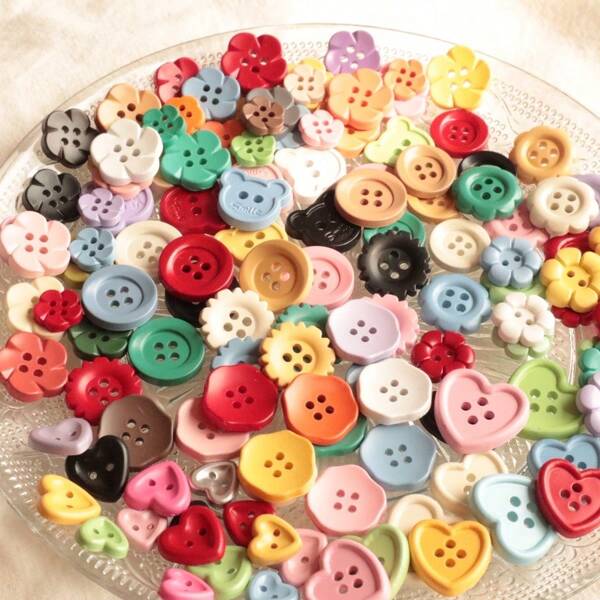 10/20/30 Piezas Botones De Plástico Con Pintura En Spray En Forma De Corazón/círculo/flor/osito De Diferentes Colores Para Suéteres, Cárdiganes De Punto, Abrigos Y Accesorios De Bricolaje