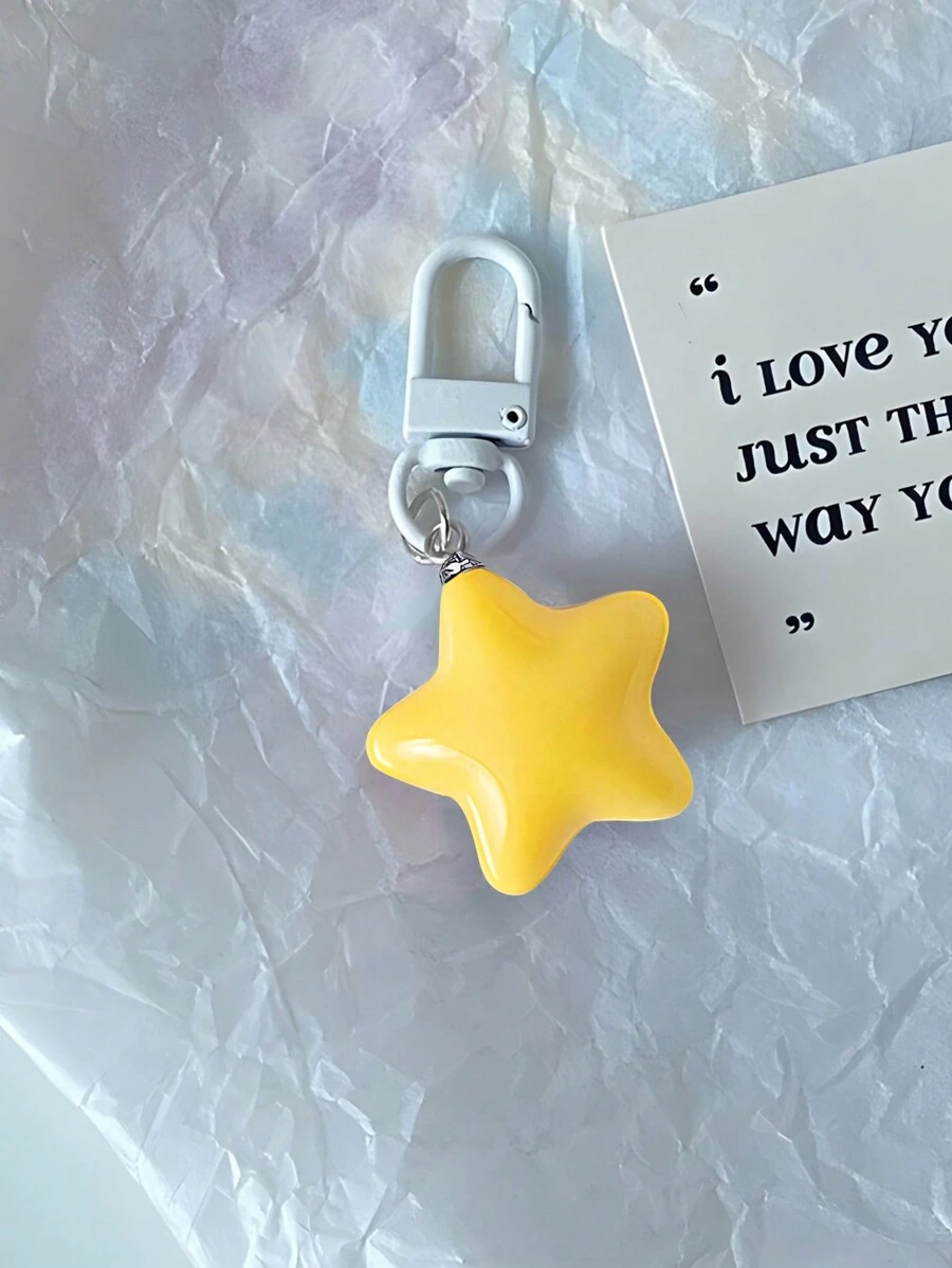 可愛的1入組牛奶黃色星型鑰匙扣，附有星型吊墜，適合學生、朋友和情侶作為時尚配飾 - 黃色 - 查看 1