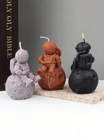 DIY 3D Astronaut Candle Sitting On The Moon Silicone Mold Lunar Astronaut Scented Soap Gypsum Mold Epoxy Resin Drip Mold Home Decoration Ornaments Crafts Mold
