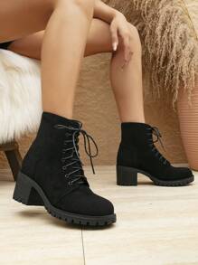 时尚女靴女靴短靴英伦风厚底短靴机车皮靴中筒靴舒适户外女时尚经典绒面圆头短靴复古系带粗跟防滑舒适6.5cm不累通勤高跟细跟四季靴低帮透气短靴女靴英伦风2025秋季薄款百搭透气粗跟休闲百搭细跟靴短靴 - 黑色 - 查看 1