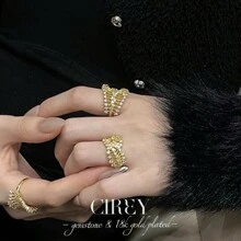 CIREY 18K Textured Gold Lace Vintage Baroque Style Ring With Rhinestones, Women Jewelry Gift - Lips - View 2
