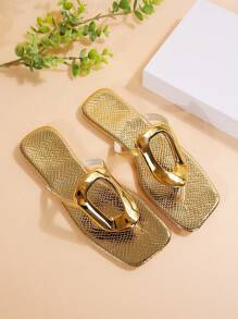 Nuevas sandalias planas doradas cómodas y de moda, de estilo de resort de verano, con decoración de escamas de pez elípticas huecas para mujeres - Dorado - Ver 6