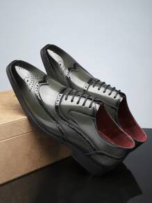 أحذية جلدية كاجوال رسمية للرجال بنقشة محفورة باللونين