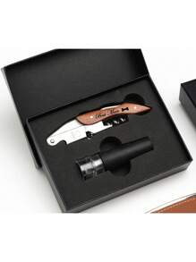 Personalisierter gravierter Weinflaschen-Öffner aus rostfreiem Stahl mit stabilem Holzgriff, Korkenzieher, Stopfen, Dekanter-Ausgießer, Weinzubehör in Geschenkbox, Individuelles Hochzeits- oder Geburtstags-Geschenk für Weinliebhaber, Bar-Keeper, Best Man, Trauzeugen