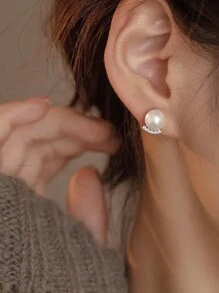 1 par Pendientes de aro minimalistas y delicados de perla falsa para mujeres, elegantes y de moda