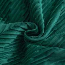 1pc Ultra Soft Velvet Pleated Stripe Decorative Throw Pillow Cover, Luxurious Modern Square Textured Bohemian Stripe Square Full Set, Suitable For Sofa, Bedroom, Leisure Living Room, Car, Office, Cafe And Other Leisure Spaces, Suitable For All Seasons - Emerald Green - View 2