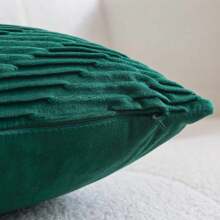 1pc Ultra Soft Velvet Pleated Stripe Decorative Throw Pillow Cover, Luxurious Modern Square Textured Bohemian Stripe Square Full Set, Suitable For Sofa, Bedroom, Leisure Living Room, Car, Office, Cafe And Other Leisure Spaces, Suitable For All Seasons - Emerald Green - View 5