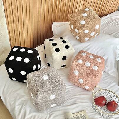1 pieza Almohada decorativa suave con forma de dado, 7.87*7.87 pulgadas, funda de cojín decorativa, adecuada para sala de estar, dormitorio, sofá, decoración del hogar, regalo removible para cumpleaños, graduación, decoración escolar, sorpresa escolar, decoración de dormitorio, regreso a clases