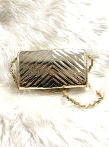 Bolsa Carteiro Tiracolo Material Metalizada Espelhada Bordada V Com Corrente Tirinha Transpassada