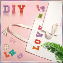 熨烫字母补丁 26 件 A-Z 字母补丁动物形状 DIY 图案熨烫或缝制补丁贴花适用于牛仔裤夹克背包 - 玫紅色 - 查看 3
