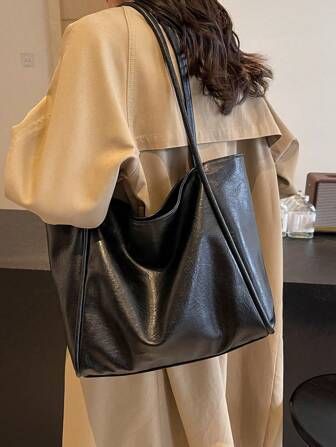 四季大容量女士潮流手提包，新款手提包，高端软面大包，小众设计单肩包，大学生通勤包，腋下包，休闲简约软包，轻松休闲百搭包包，适合送朋友逛街，约会，出差，商务使用，秋冬新款大容量单肩手提包，女士潮流手提包，潮流工作包女士，适合日常优雅与特殊场合