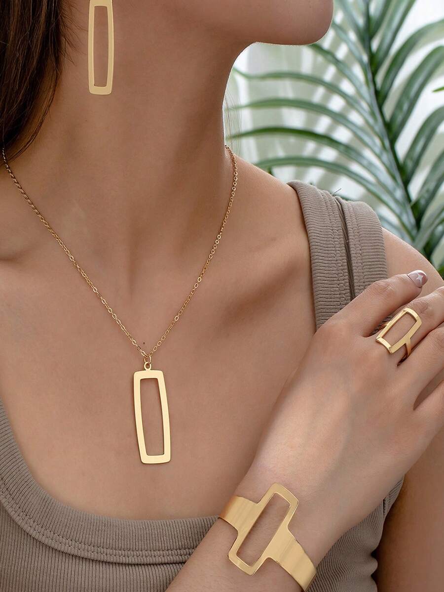 一套 5 件时尚方形吊坠耳环、项链、手链、戒指组合首饰套装，适合女性日常休闲穿着配饰。