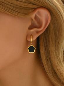 LIEBEIRIS 1 Pair 18K Gold Plated Classic 5-Petal Flower Design Earrings, Suitable For Women Daily Wear And Gift Valentines,Mom,Mother,Mother's Day,Gift - Flower - View 2