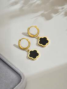 LIEBEIRIS 1 Pair 18K Gold Plated Classic 5-Petal Flower Design Earrings, Suitable For Women Daily Wear And Gift Valentines,Mom,Mother,Mother's Day,Gift - Flower - View 4