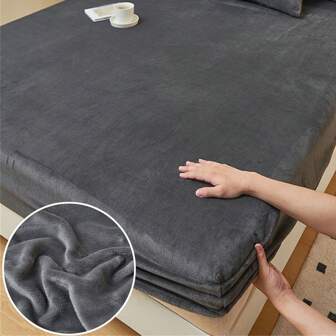 Simple Solid Color Milk Fleece Fitted Sheet Suitable For Year-Round Bedroom Use