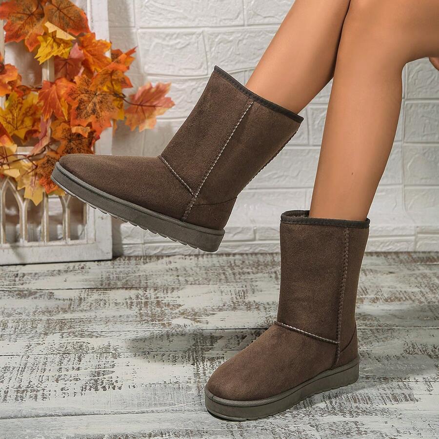 Botas de nieve acolchadas y cálidas para mujeres, nuevas botas cortas de invierno 2024 con suela gruesa y parte superior alta