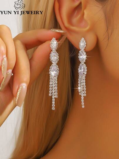 2pcs/Set Hollowed Out Design, Fashionable Rhinestone Earrings For Brides And Ladies, Sexy Earrings Suitable For Dances, Parties, Music Festivals.