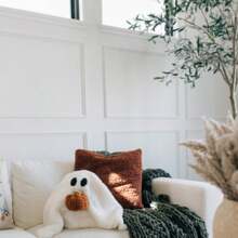 1 件毛绒白色幽灵抱着南瓜配黑色蝴蝶结装饰抱枕，可爱又温暖的万圣节靠垫，适用于客厅沙发卧室装饰，秋冬季节日家居装饰枕头 - 白色 - 查看 6