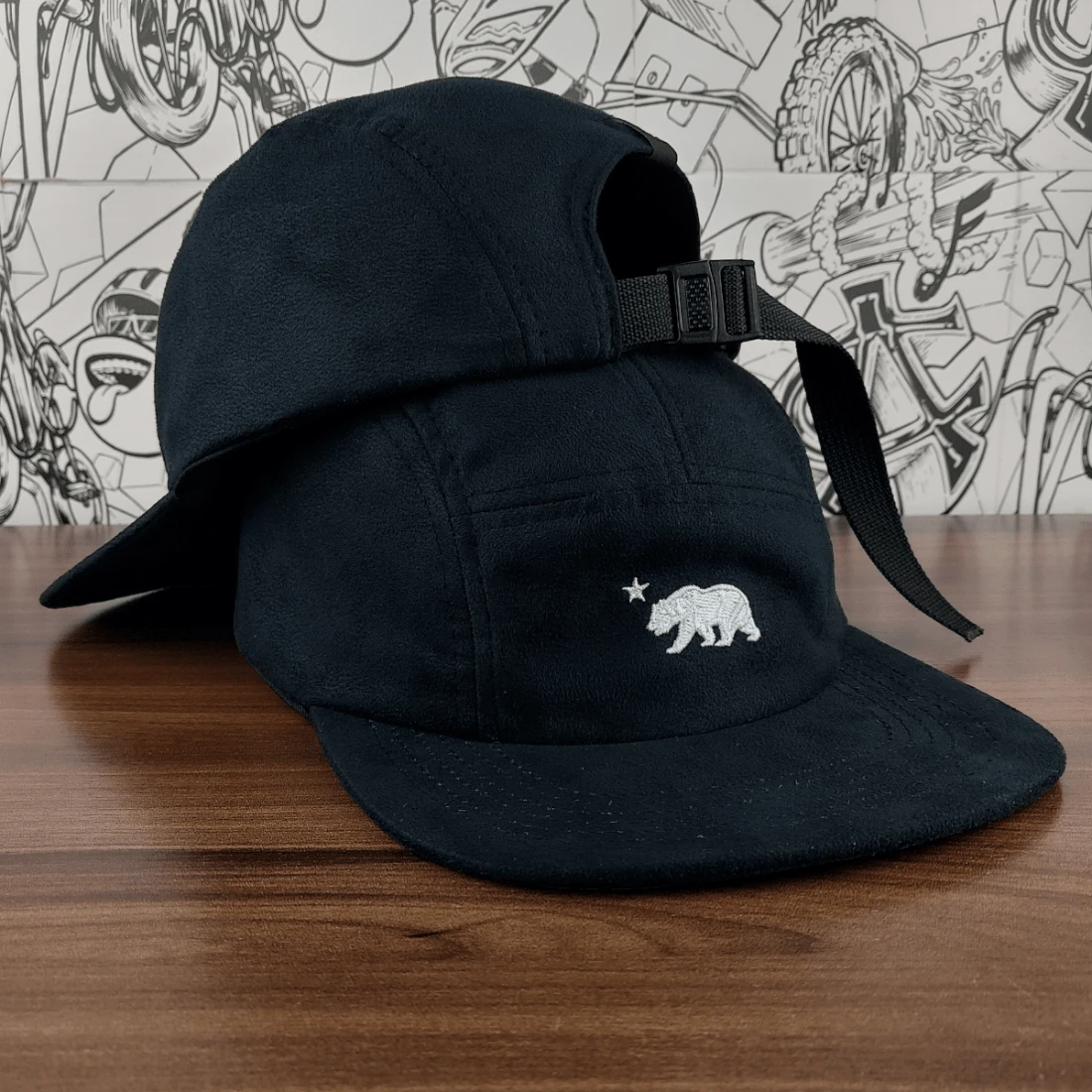 Anth Co Original Premium Suede Strapback 5 Panel Skater Cap Straight Brim Bear Embroidered StreetwearBearStreet StyleFabricEmbroidery - 黑色 - 查看 1